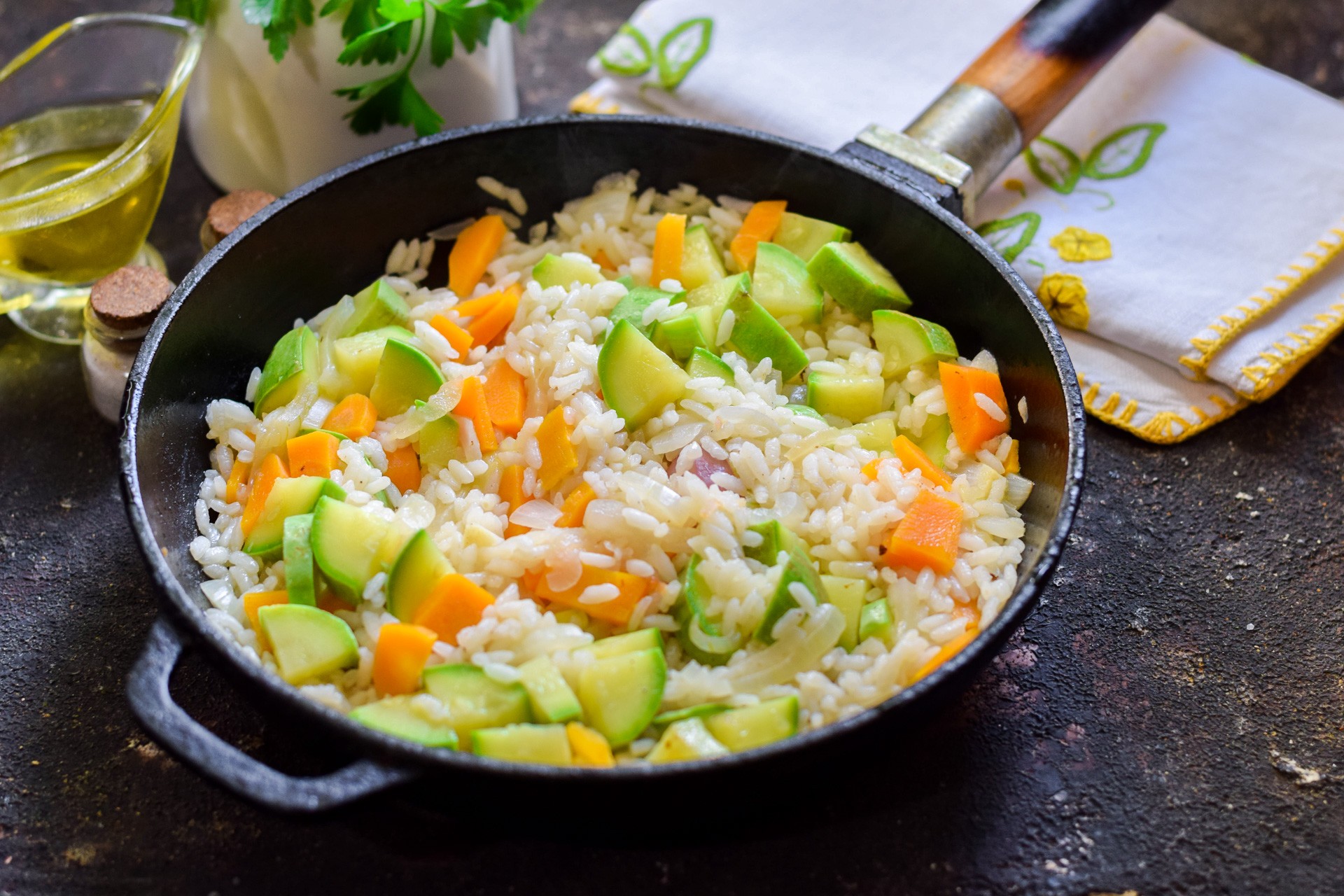 Шаг 6 приготовления Овощной плов с кабачками