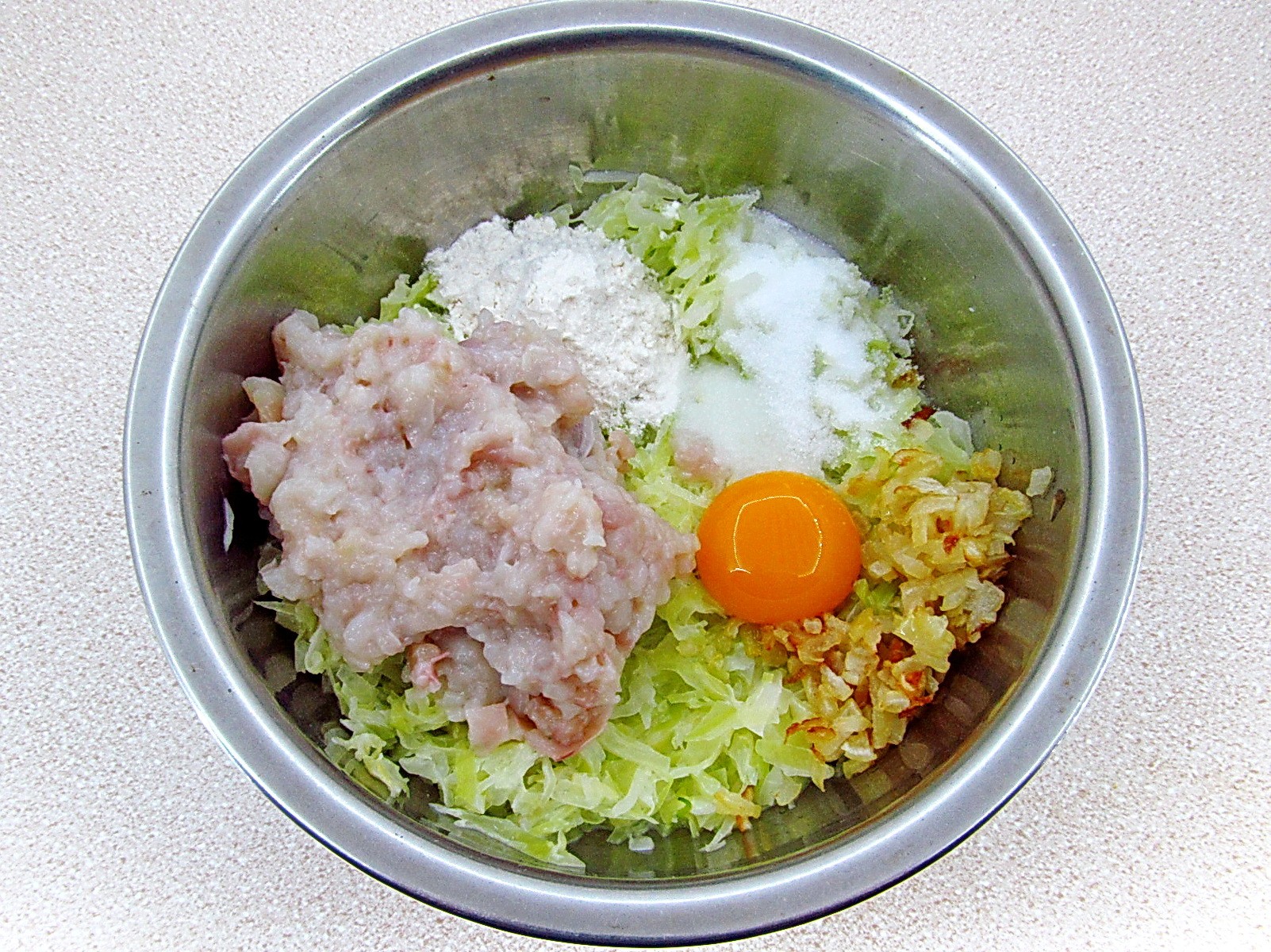 Шаг 9 приготовления Оладьи из капусты с кальмарами