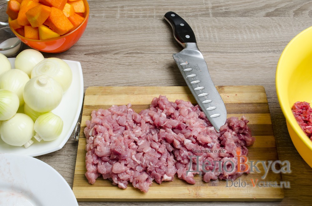 Шаг 12 приготовления Манты с мясом и тыквой в мультиварке