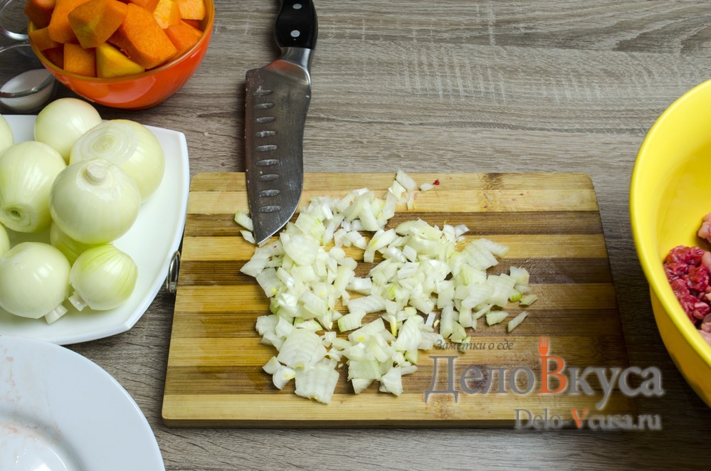 Шаг 13 приготовления Манты с мясом и тыквой в мультиварке