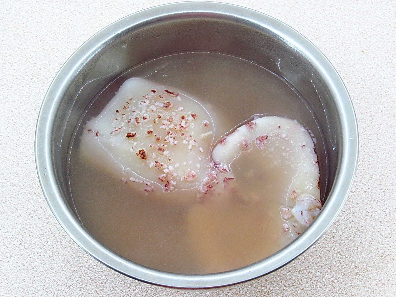 Шаг 1 приготовления Салат из кальмаров с морской капустой