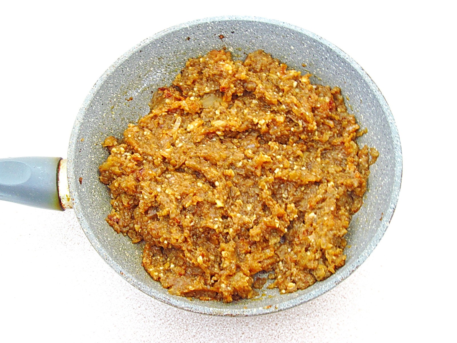Шаг 14 приготовления Баклажанная икра с кальмарами