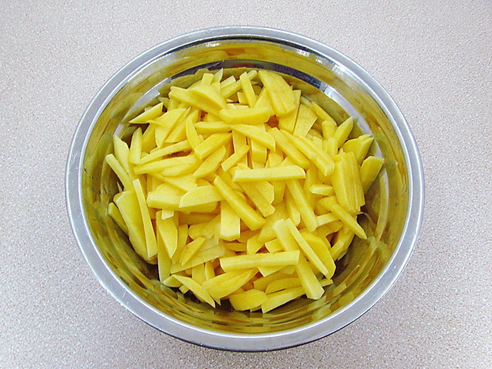 Шаг 1 приготовления Картофельное рагу по-литовски