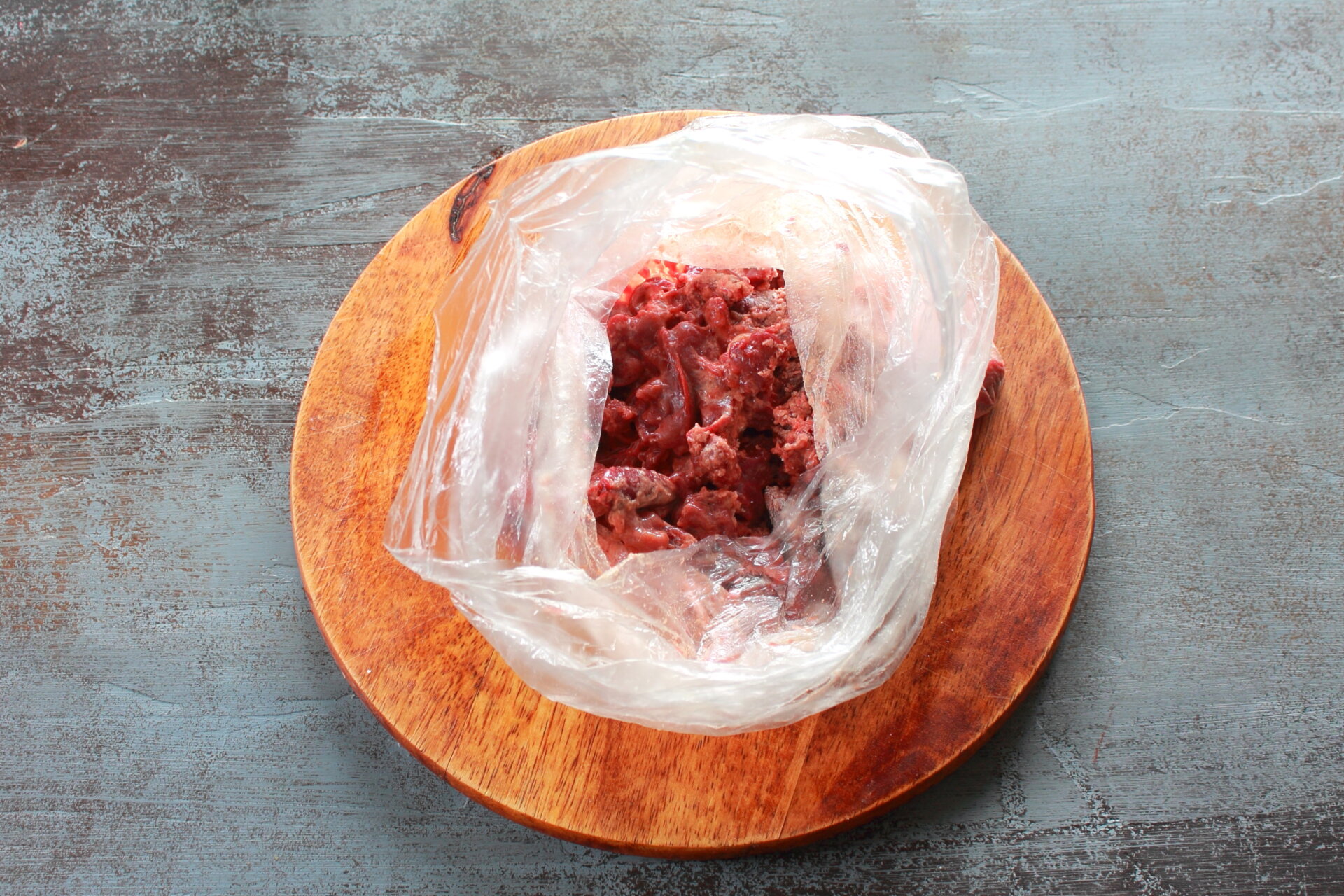 Шаг 5 приготовления Теплый салат с куриной печенью и помидорами