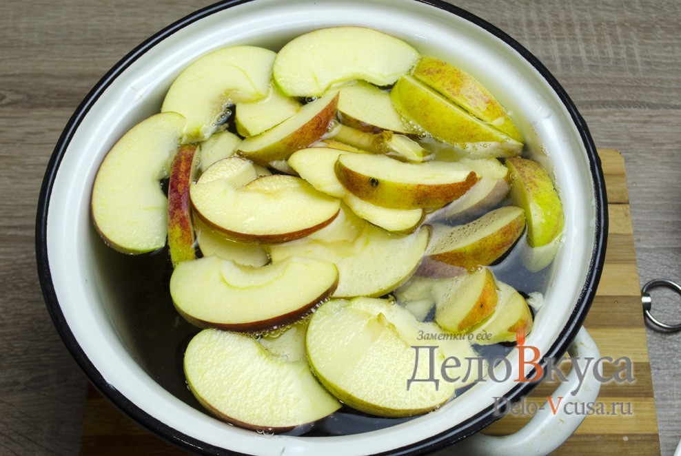 Шаг 2 приготовления Компот из вишни и яблок с корицей