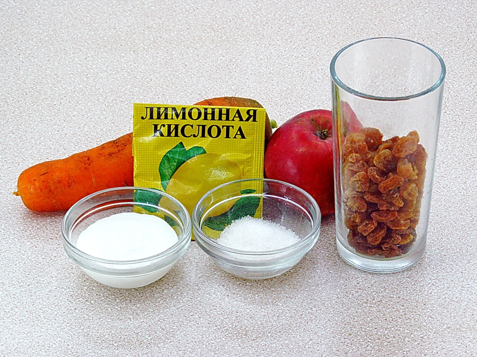 Ингредиенты Салат из моркови с яблоком и изюмом Фото ингредиенты Салат из моркови с яблоком и изюмом