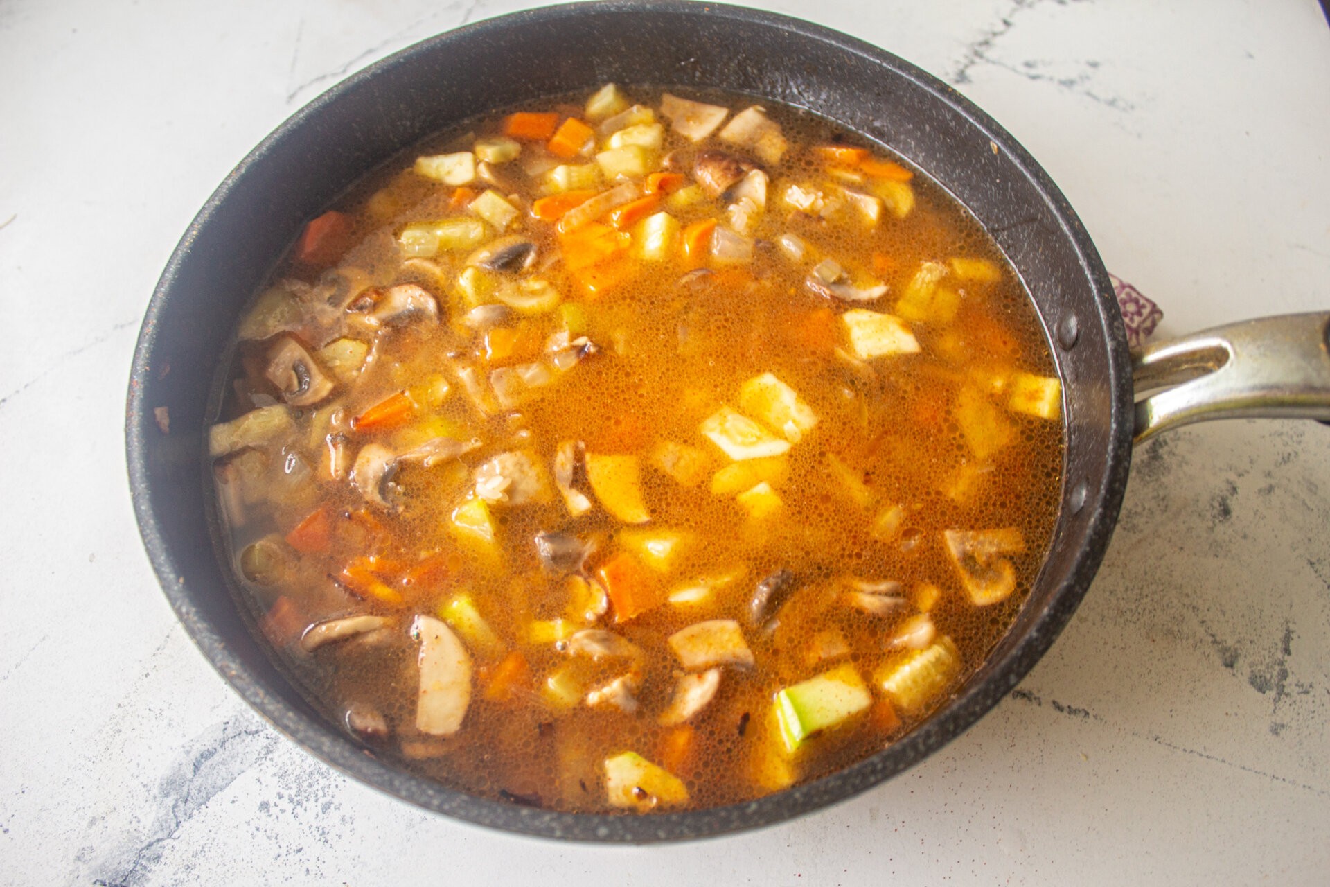 Шаг 8 приготовления Рис с овощами и фрикадельками