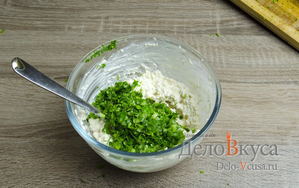 Шаг 3 приготовления Закуска из помидоров и плавленого сырка