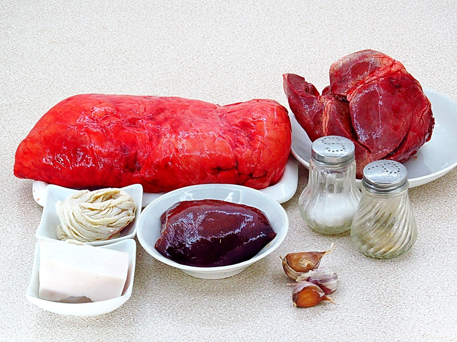 Ингредиенты Домашняя колбаса из субпродуктов Фото ингредиенты Домашняя колбаса из субпродуктов