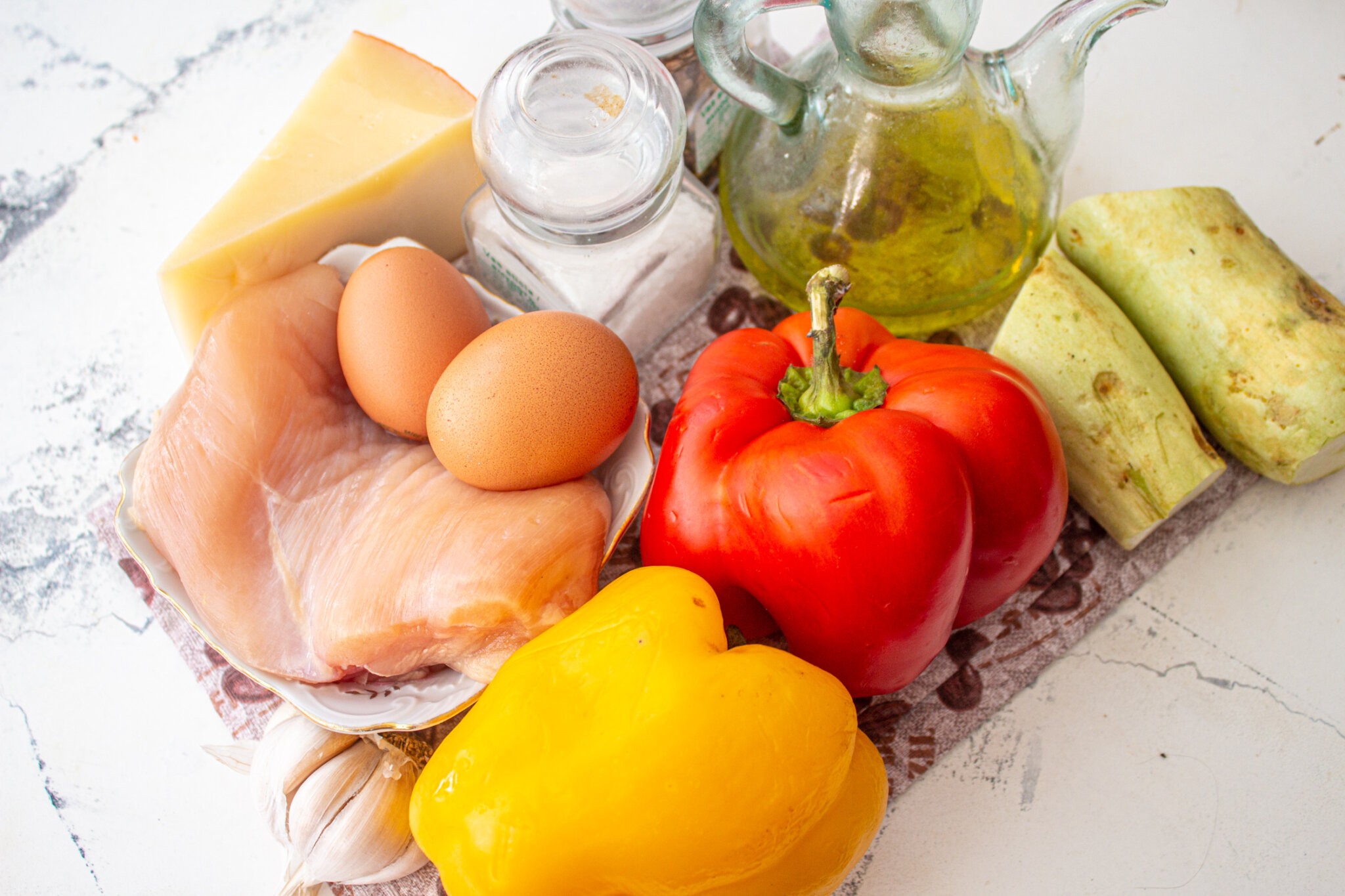 Ингредиенты Перец фаршированный курицей и кабачками Фото ингредиенты Перец фаршированный курицей и кабачками