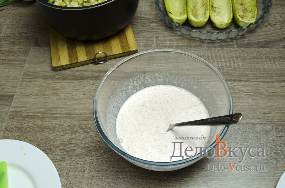 Шаг 22 приготовления Кабачки лодочки фаршированные курицей