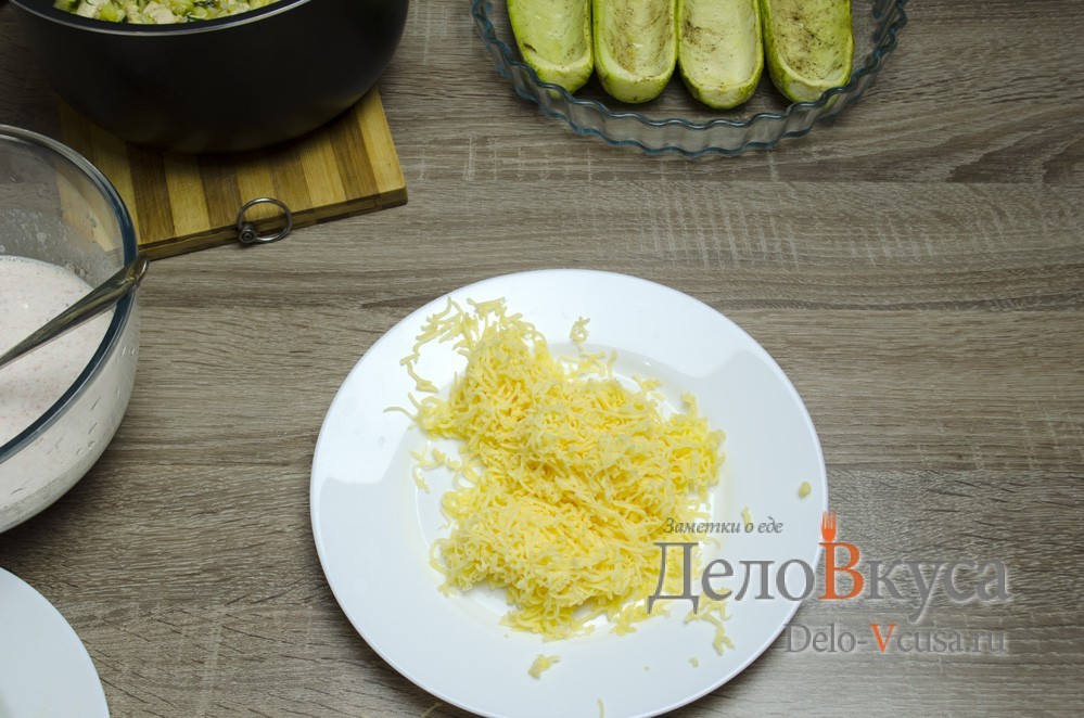 Шаг 23 приготовления Кабачки лодочки фаршированные курицей