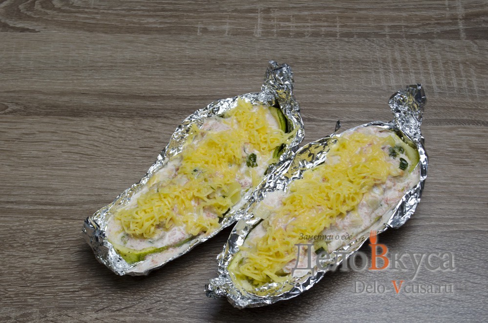 Шаг 25 приготовления Кабачки лодочки фаршированные курицей