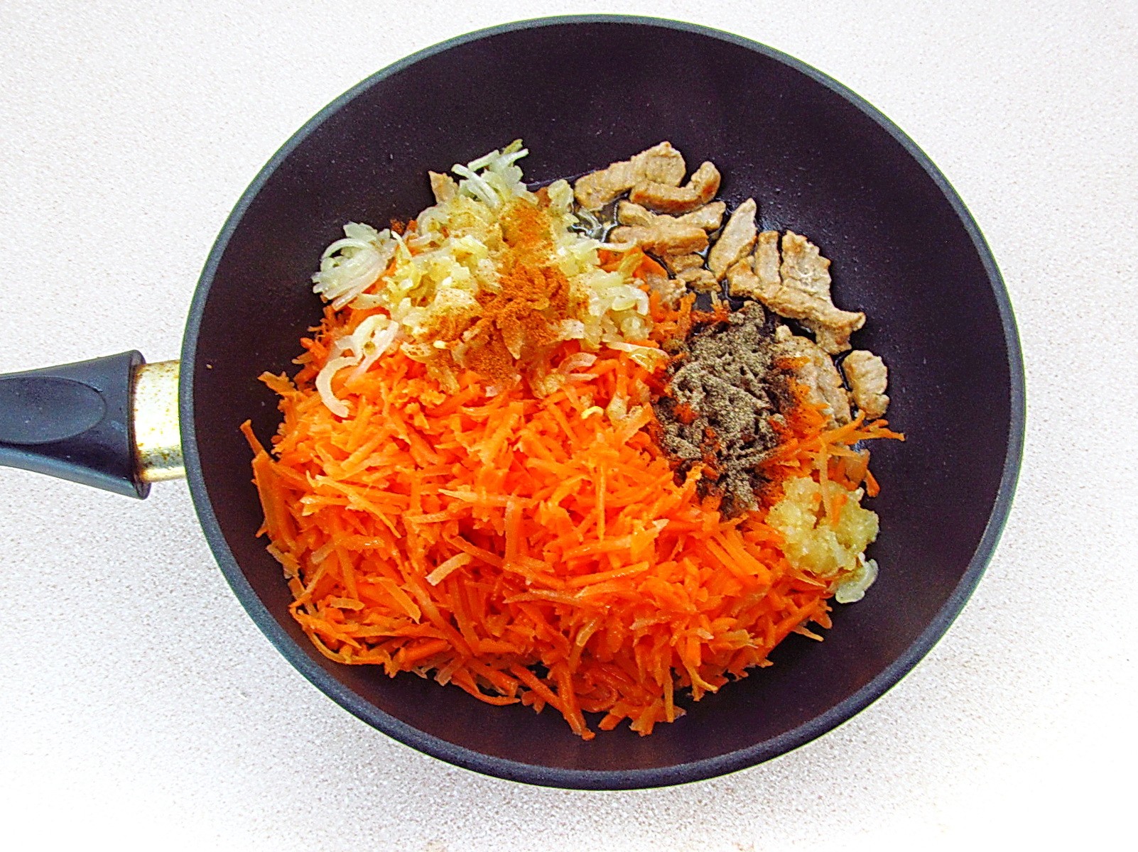 Шаг 8 приготовления Морковь с мясом по-корейски