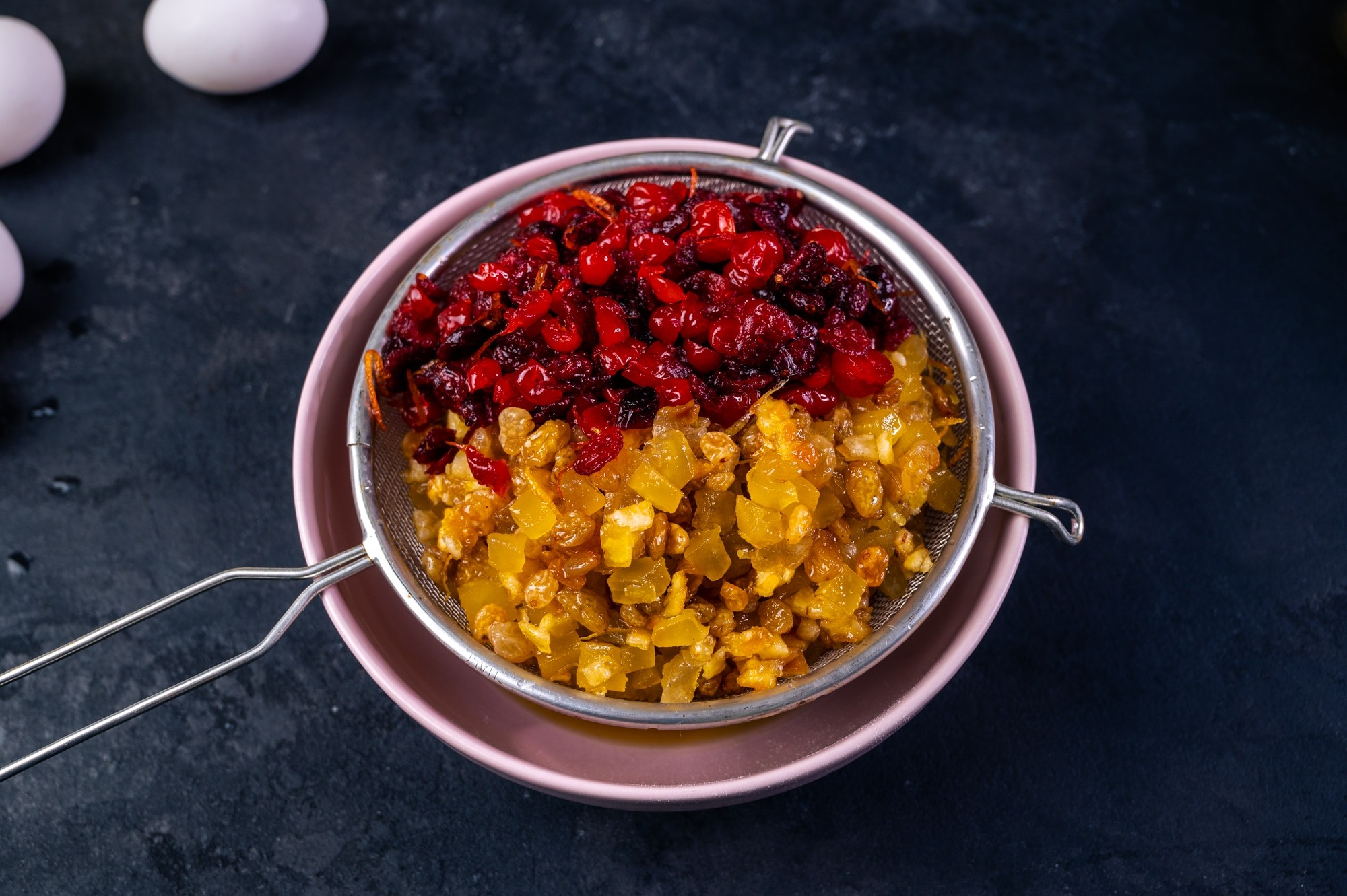 Шаг 1 приготовления Рождественский кекс с цукатами и коньяком