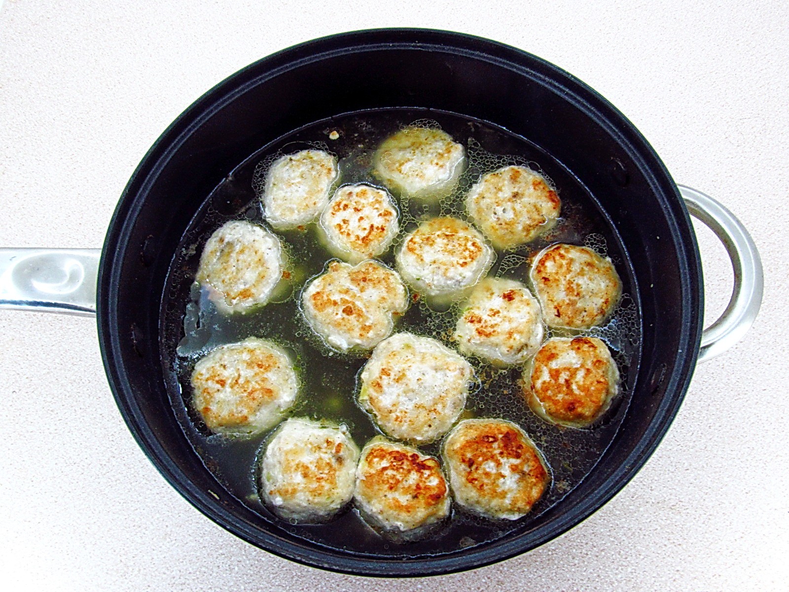 Шаг 8 приготовления Фрикадельки из курицы по-строгановски