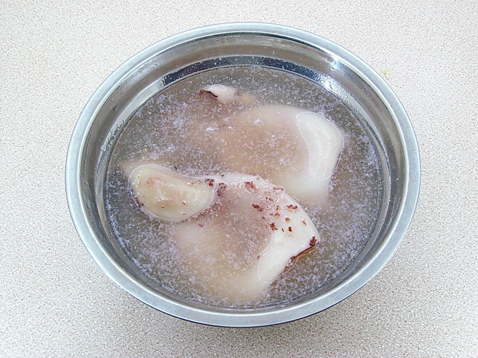 Шаг 1 приготовления Салат с кальмарами и пекинской капустой