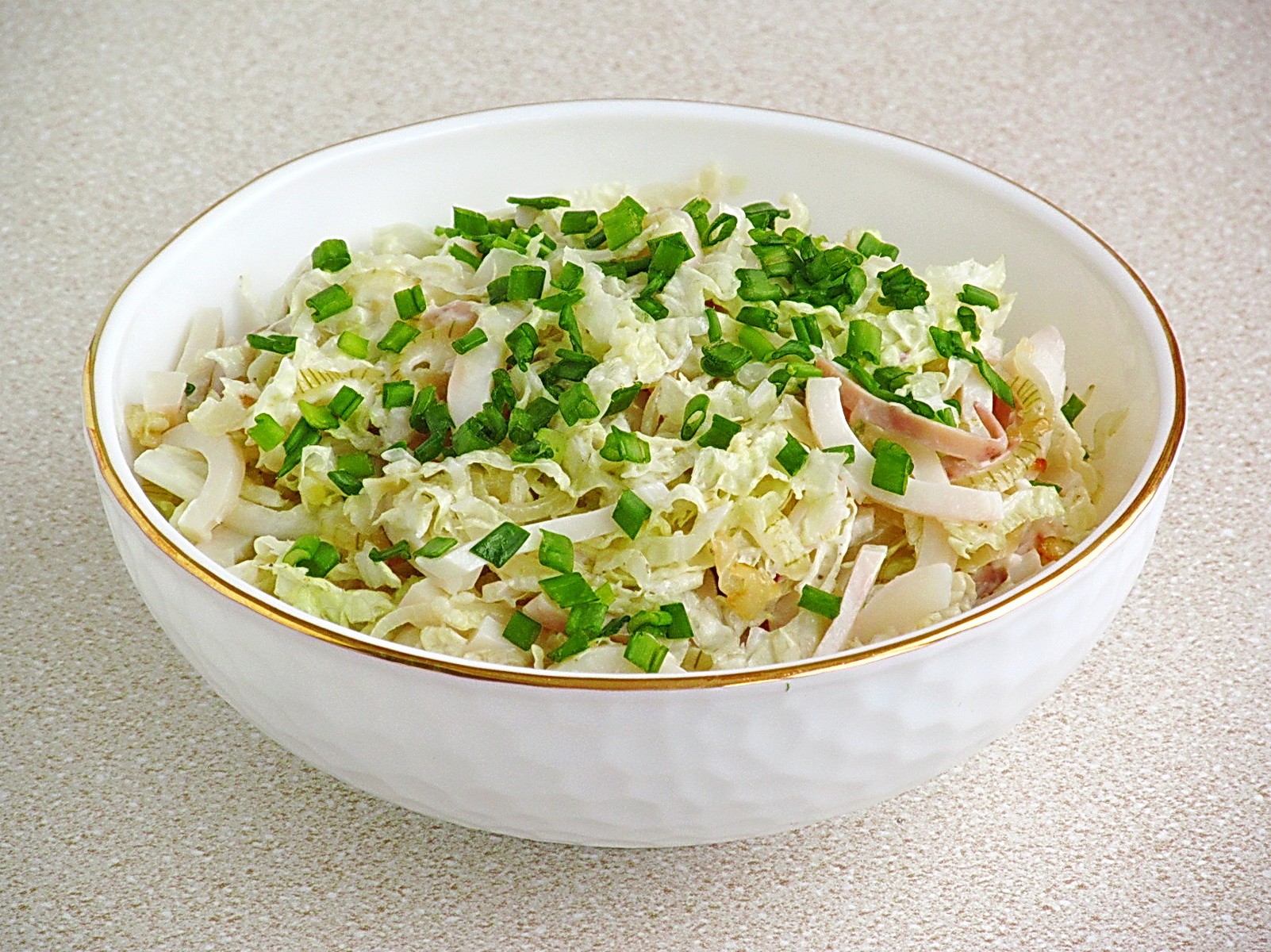 Шаг 11 приготовления Салат с кальмарами и пекинской капустой