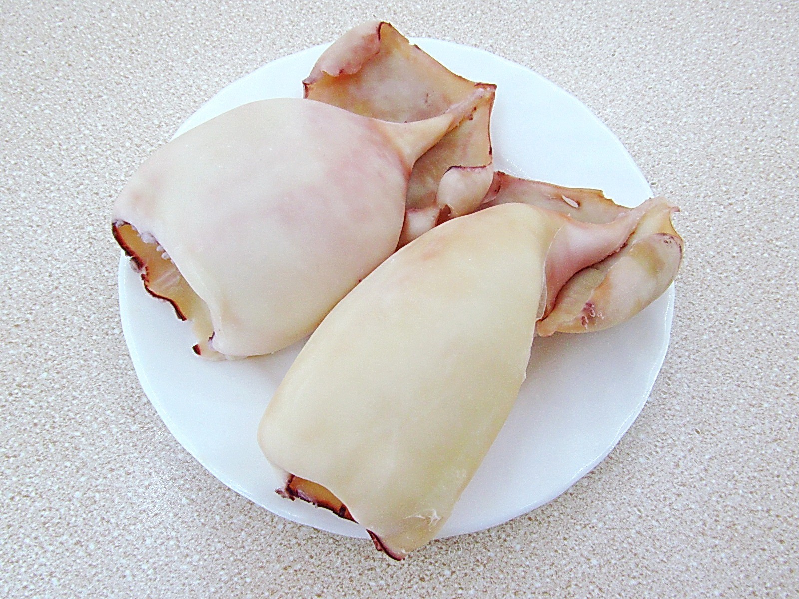 Шаг 3 приготовления Салат с кальмарами и пекинской капустой