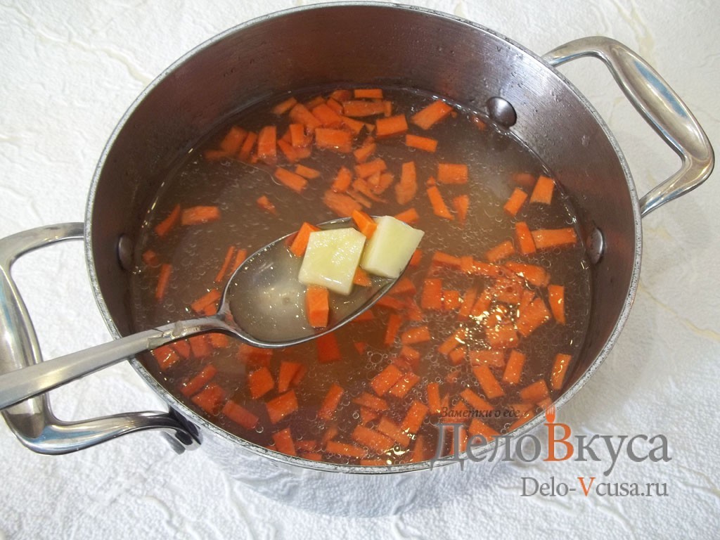 Шаг 12 приготовления Суп с фрикадельками и яйцом на мясном бульоне