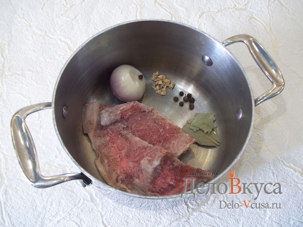 Шаг 2 приготовления Суп с фрикадельками и яйцом на мясном бульоне