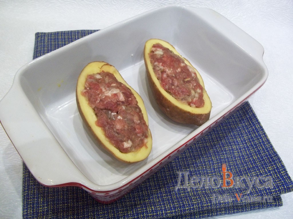 Шаг 4 приготовления Фаршированная картошка в духовке с мясным фаршем
