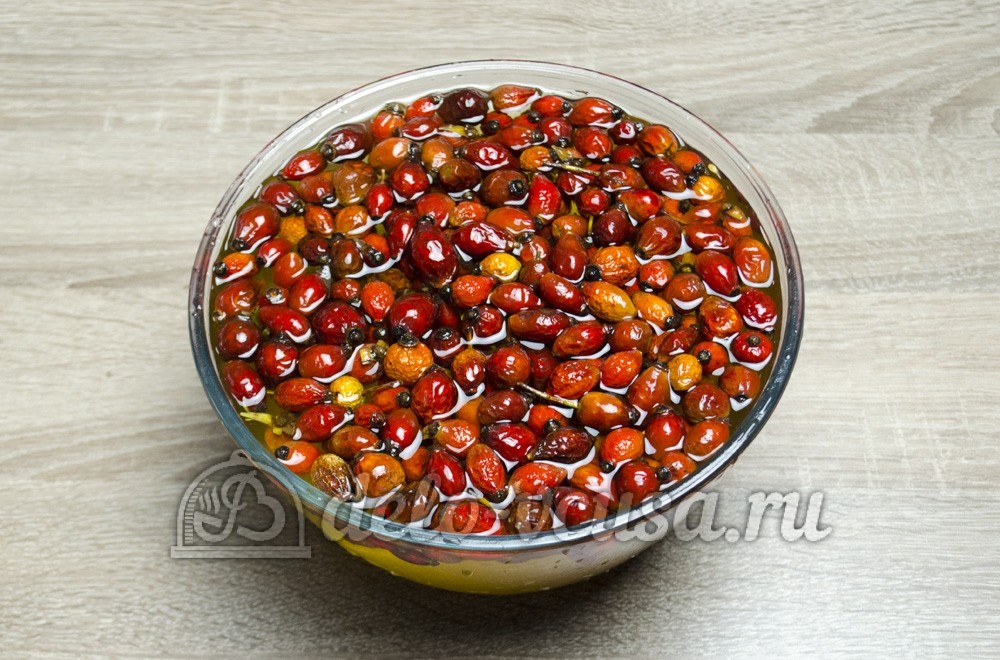 Шаг 2 приготовления Компот из шиповника