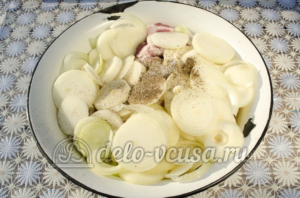 Шаг 3 приготовления Шашлык из свинины в луковом маринаде