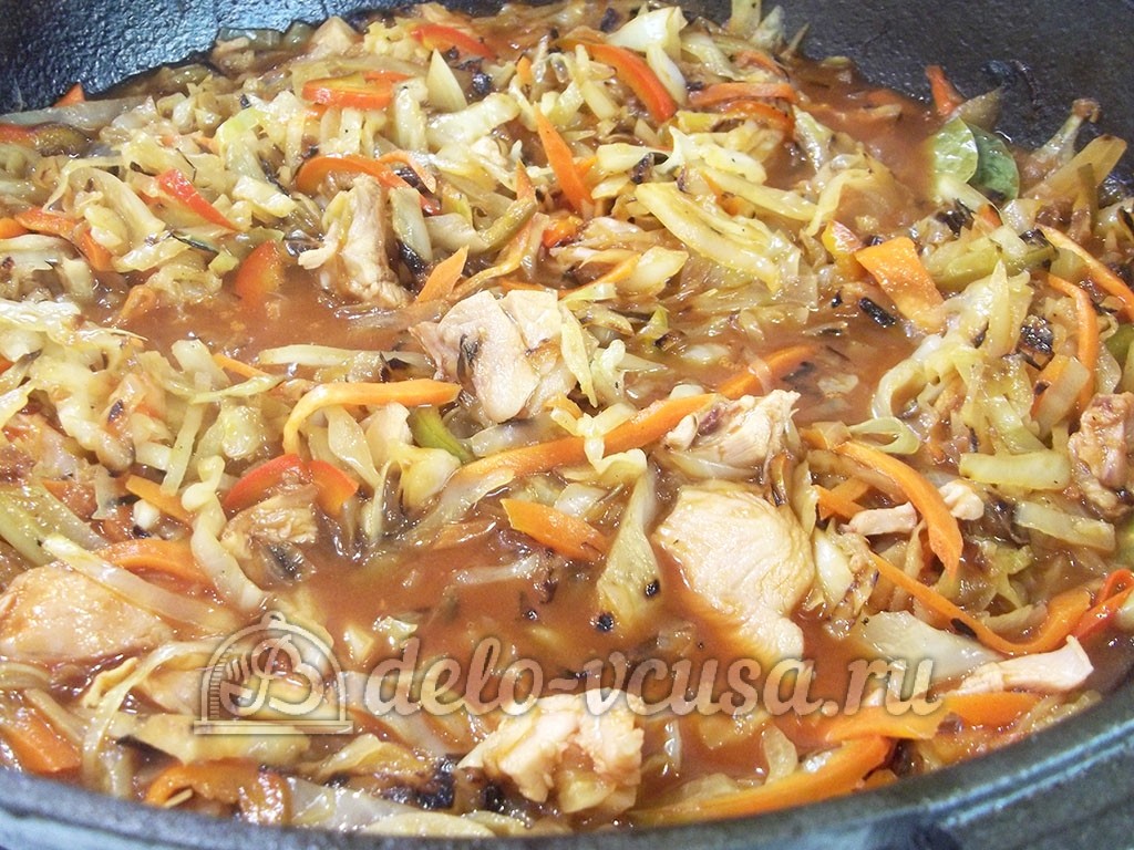 Шаг 5 приготовления Тушеная капуста с копченым мясом