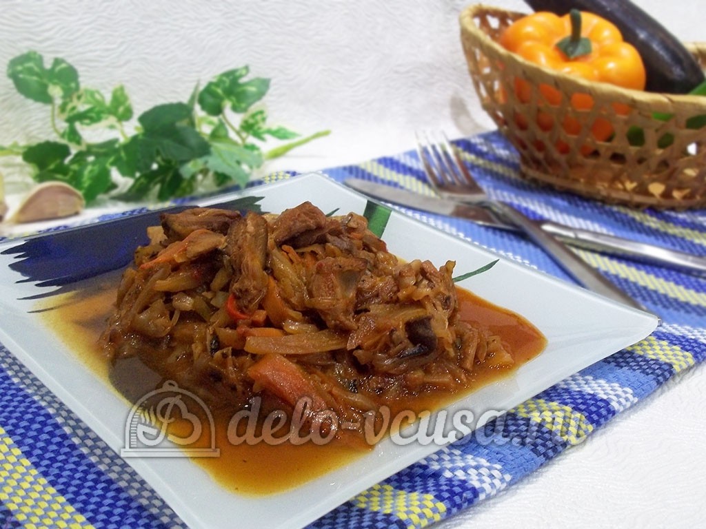 Шаг 6 приготовления Тушеная капуста с копченым мясом