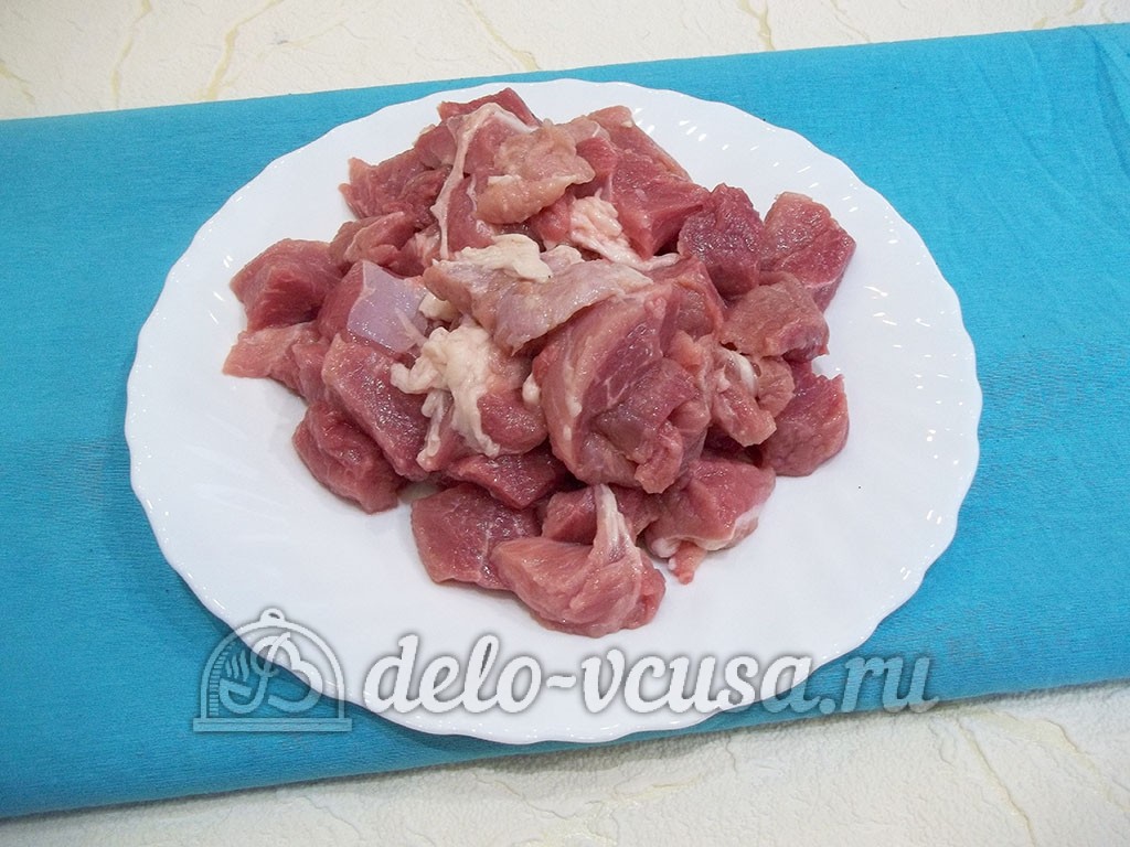 Шаг 1 приготовления Свинина в горшочке с яблоками