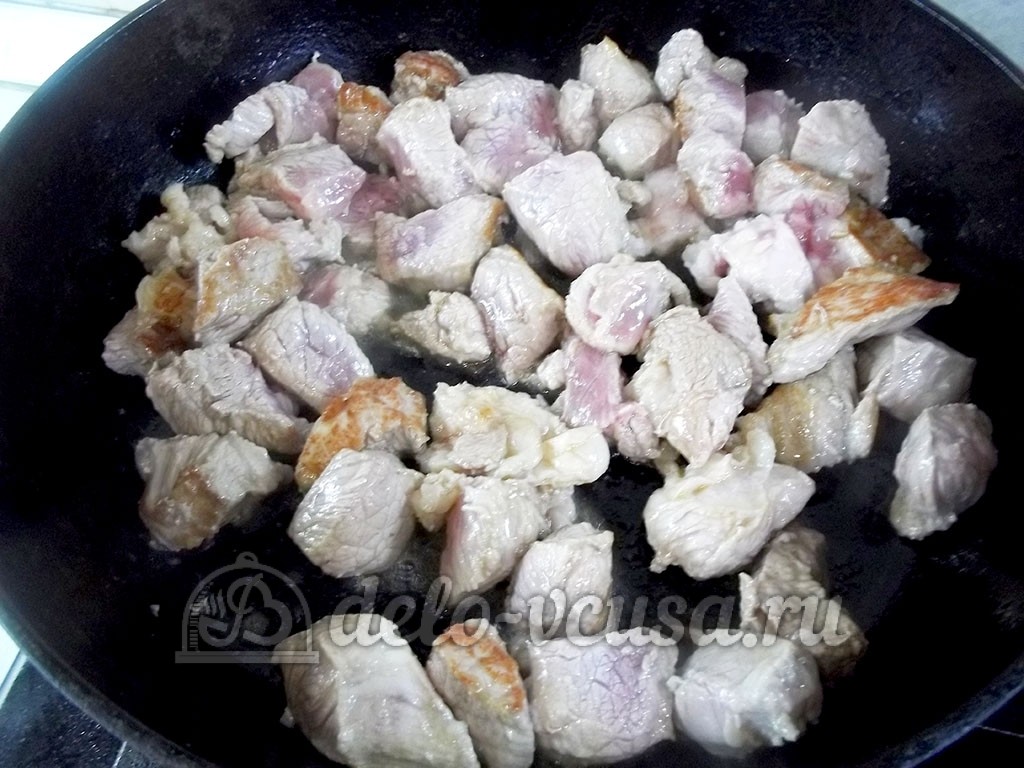 Шаг 2 приготовления Свинина в горшочке с яблоками