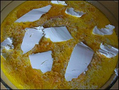 Шаг 14 приготовления Рисовая запеканка с сосисками и брынзой