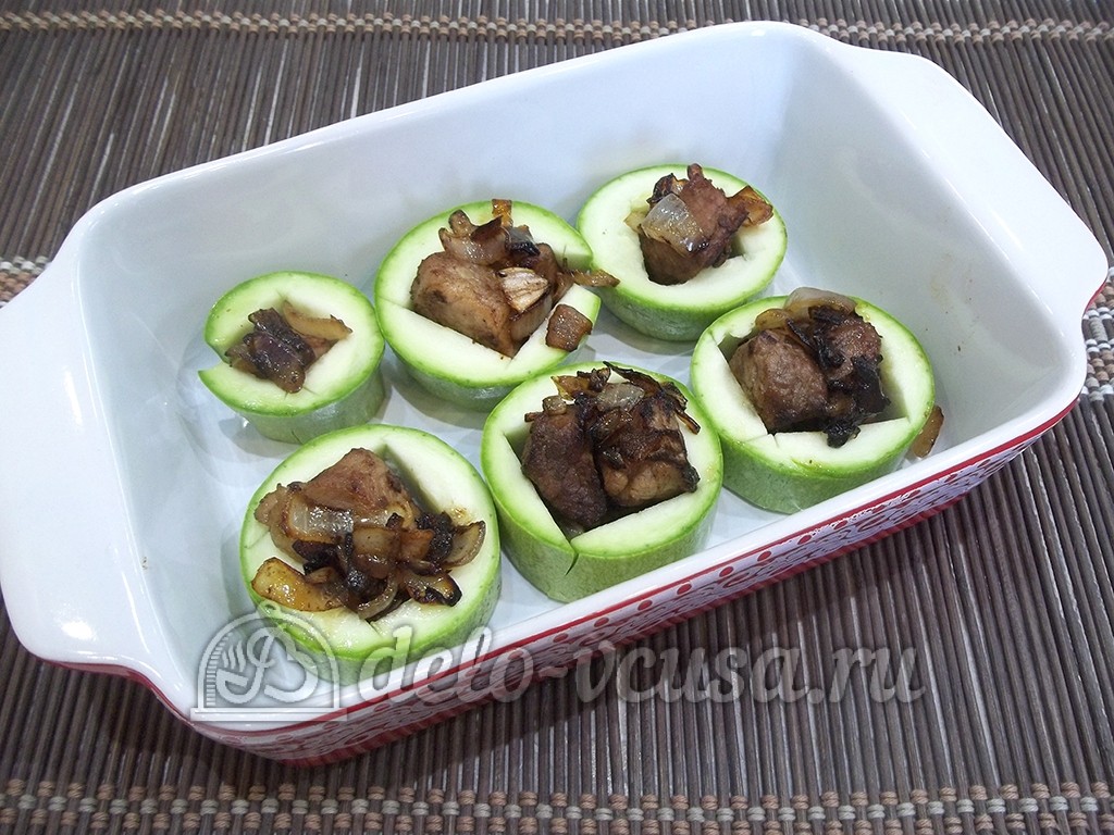Шаг 4 приготовления Кабачки фаршированные мясом