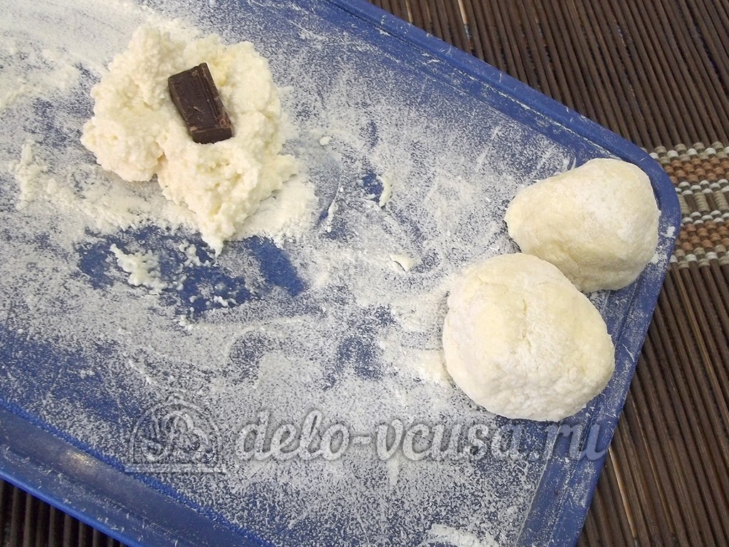 Шаг 4 приготовления Творожные пончики с шоколадом