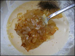 Шаг 23 приготовления Куриные рулетики с сырной начинкой запеченные с картошкой под сливочным соусом