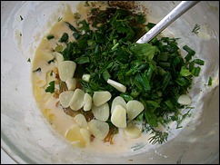 Шаг 24 приготовления Куриные рулетики с сырной начинкой запеченные с картошкой под сливочным соусом