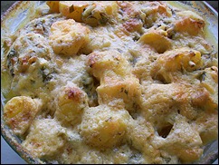 Шаг 28 приготовления Куриные рулетики с сырной начинкой запеченные с картошкой под сливочным соусом