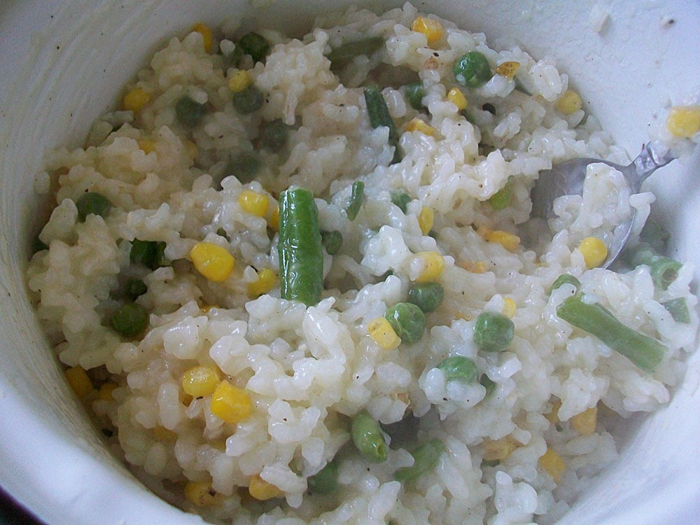 Шаг 5 приготовления Рис с горошком, кукурузой и стручковой фасолью