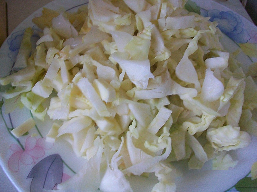 Шаг 1 приготовления Оладушки с капустой, свининой и зеленью