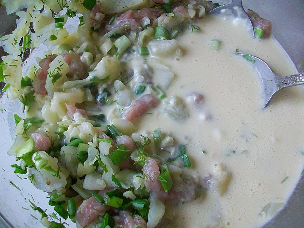 Шаг 9 приготовления Оладушки с капустой, свининой и зеленью