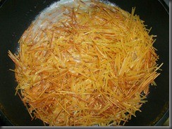 Шаг 2 приготовления Жареные макароны (по-армянски)
