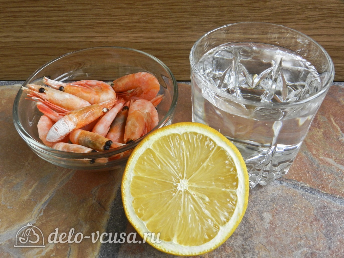 Шаг 1 приготовления Салат с креветками, кукурузой и яйцом