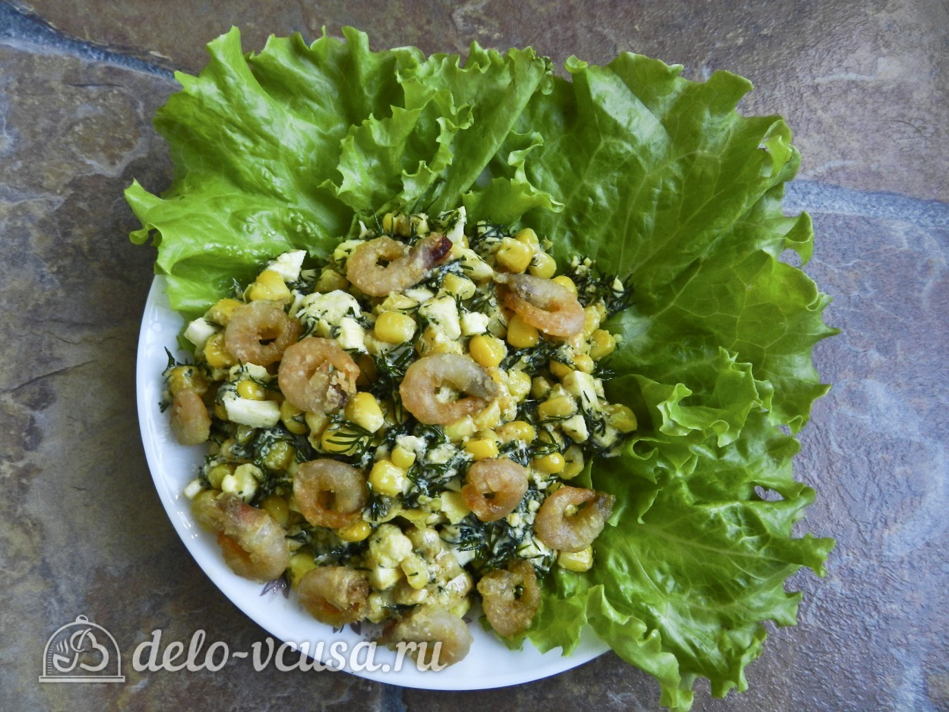 Шаг 12 приготовления Салат с креветками, кукурузой и яйцом