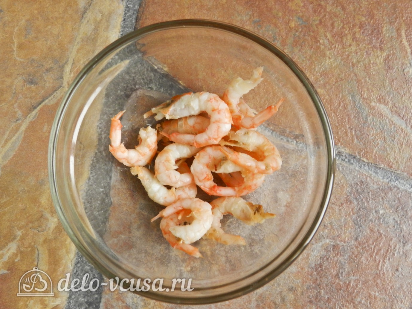 Шаг 2 приготовления Салат с креветками, кукурузой и яйцом