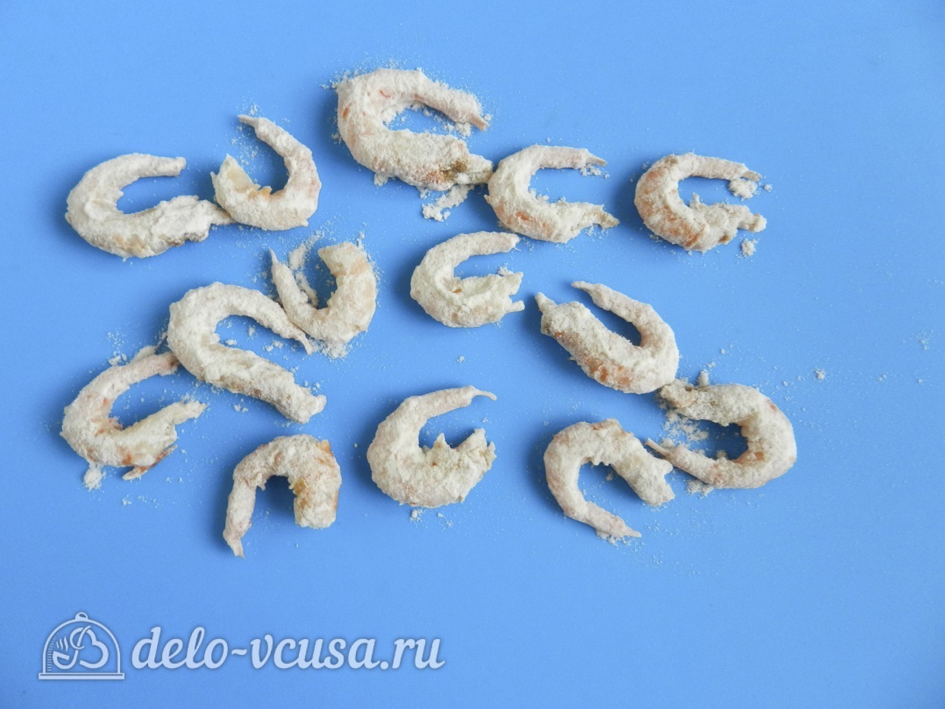 Шаг 3 приготовления Салат с креветками, кукурузой и яйцом