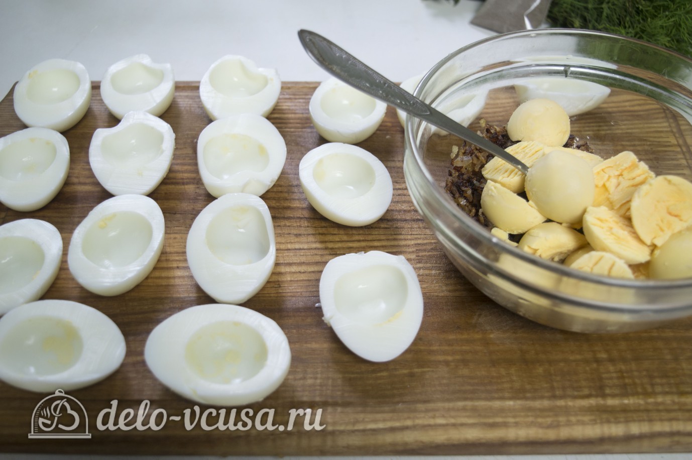 Шаг 4 приготовления Яйца фаршированные луком
