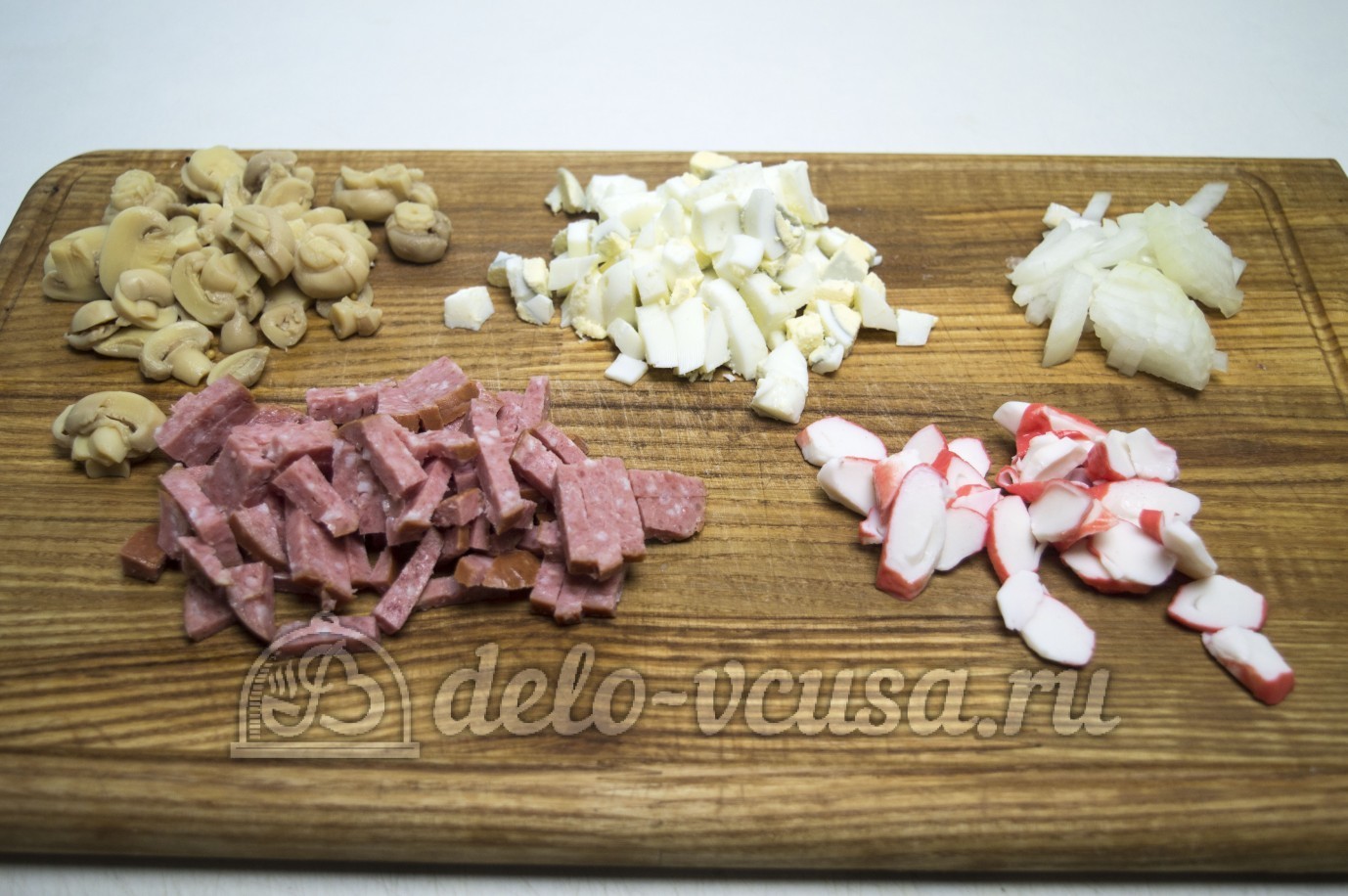 Шаг 1 приготовления Салат с шампиньонами и колбасой