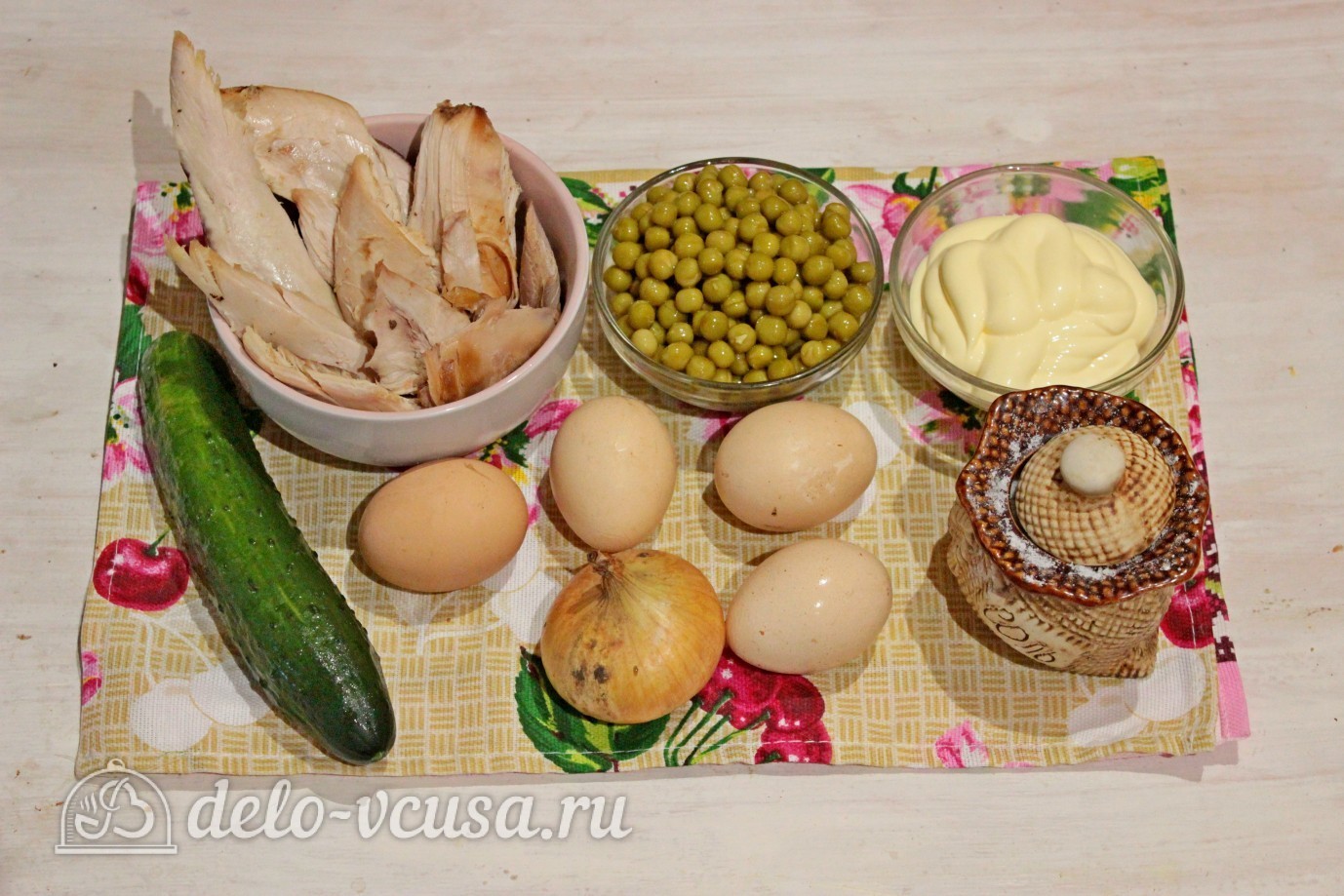 Ингредиенты Куриный салат с огурцами и горошком Фото ингредиенты Куриный салат с огурцами и горошком
