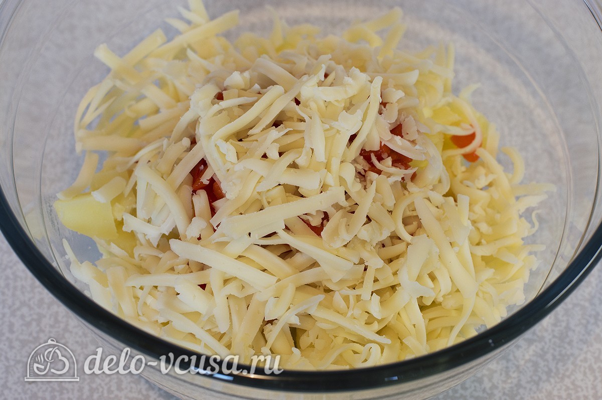 Шаг 4 приготовления Салат из печени трески с сыром